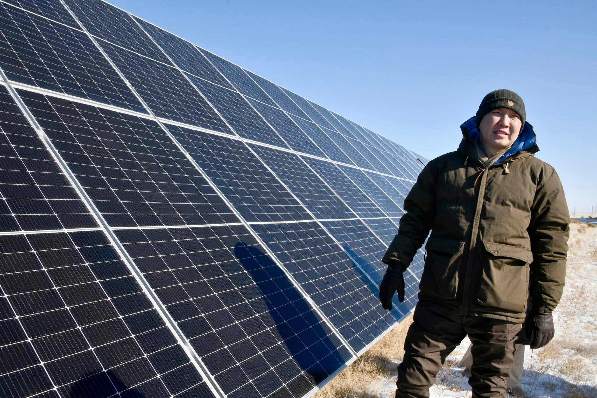 Монгол Улсын Их Хурлын дарга Н.Учрал: Нар, батарей хосолсон станцуудыг аймаг сумдад байгуулах шаардлагатай